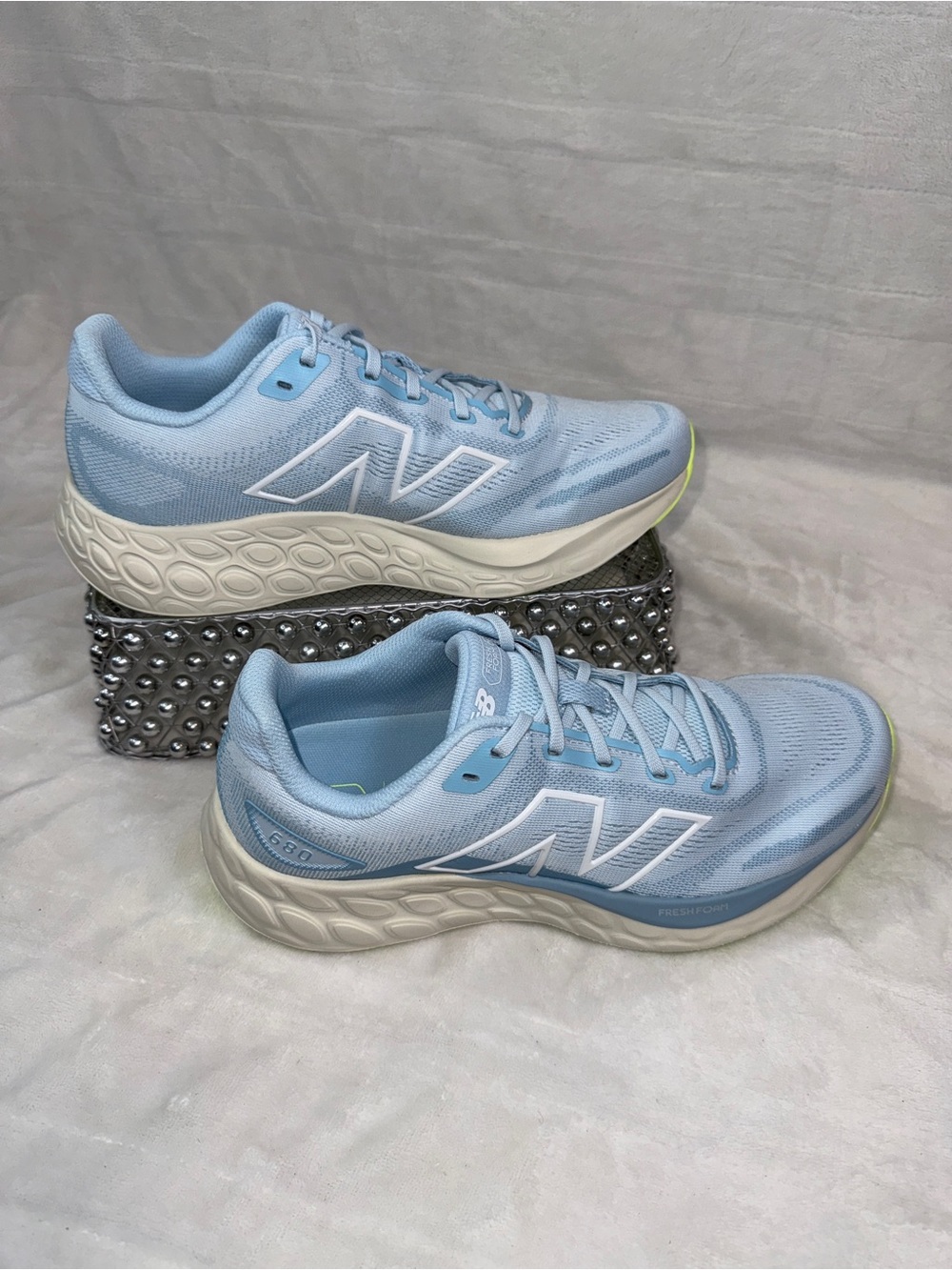 New Balance 680v8 Sneakers 👟💙 Women’s 9.5 or 8 Men’s Light Blue W680LT8 NEW - Picture 5 of 13